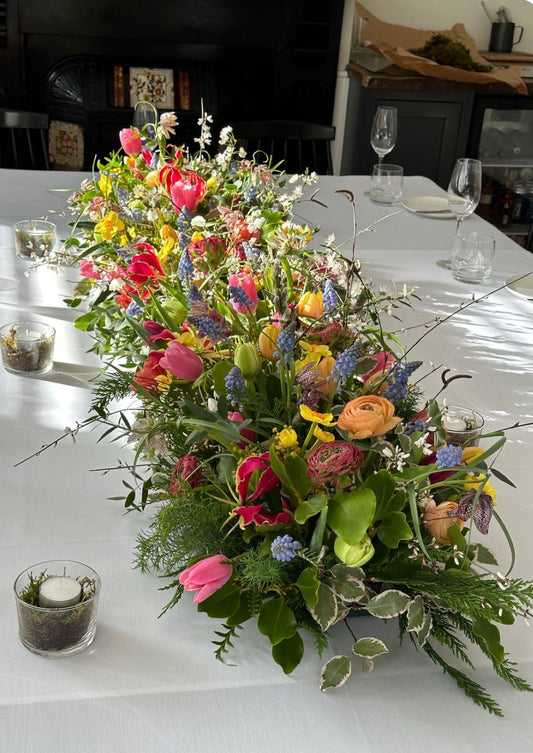 Fresh flowers for imperial table.